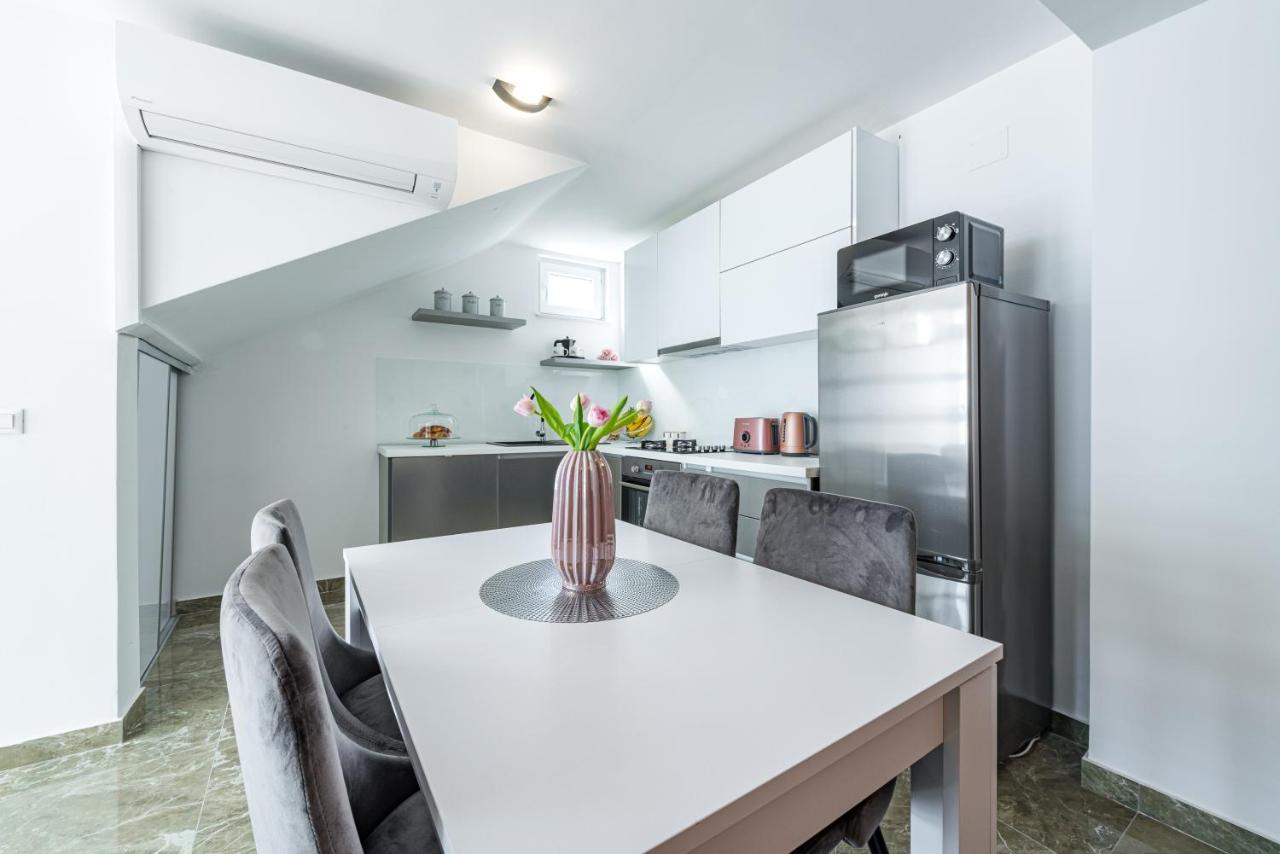 Golden Seaview Holiday Home Mlini Esterno foto